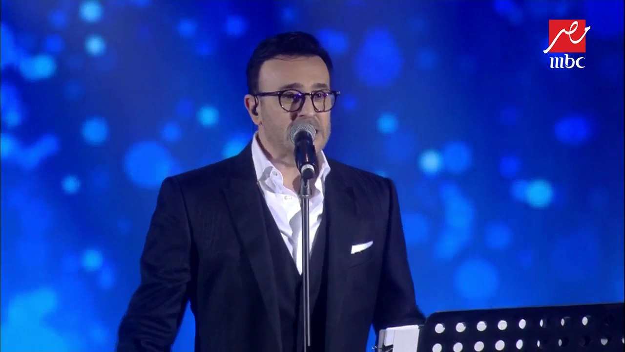 النجم صابر الرباعي يبدأ حفله بـ #موسم_الرياض  على مسرح أبو بكر سالم بأغنية "يا اغلى"