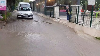 Kuşadası sağanak yağışa teslim oldu