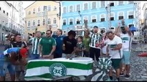 Torcedores do Coritiba fazem a festa no Pelourinho antes de decisão pela Série B