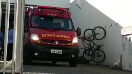 Homem é socorrido após sofrer queda de um metro e meio no Centro