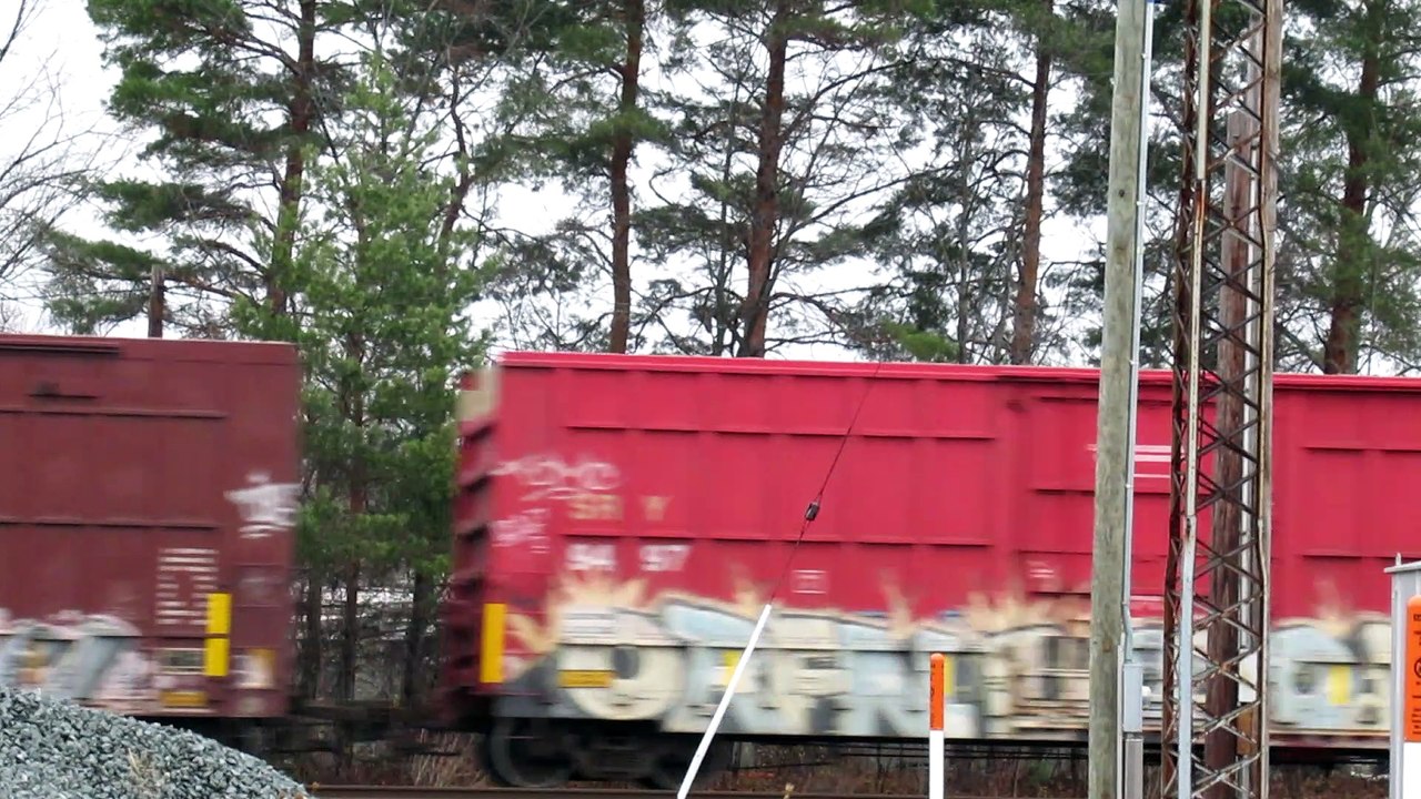 Norfolk Southern 3 Engine Frieght train going through Berea, Ohio (11/29/2019)