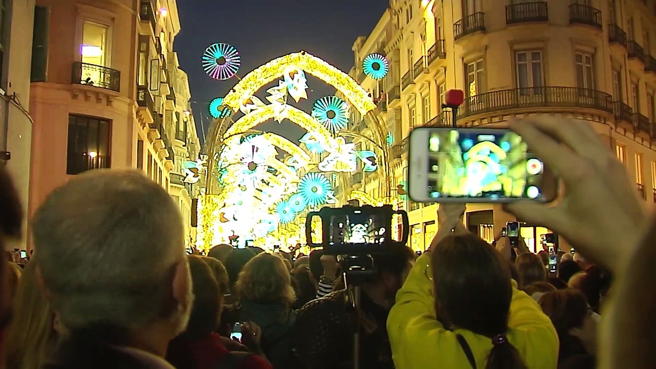 Moreno y Banderas inauguran el alumbrado navideño de Málaga