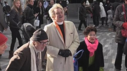 La batalla al Black Friday del Reverendo Billy y su iglesia anticonsumo