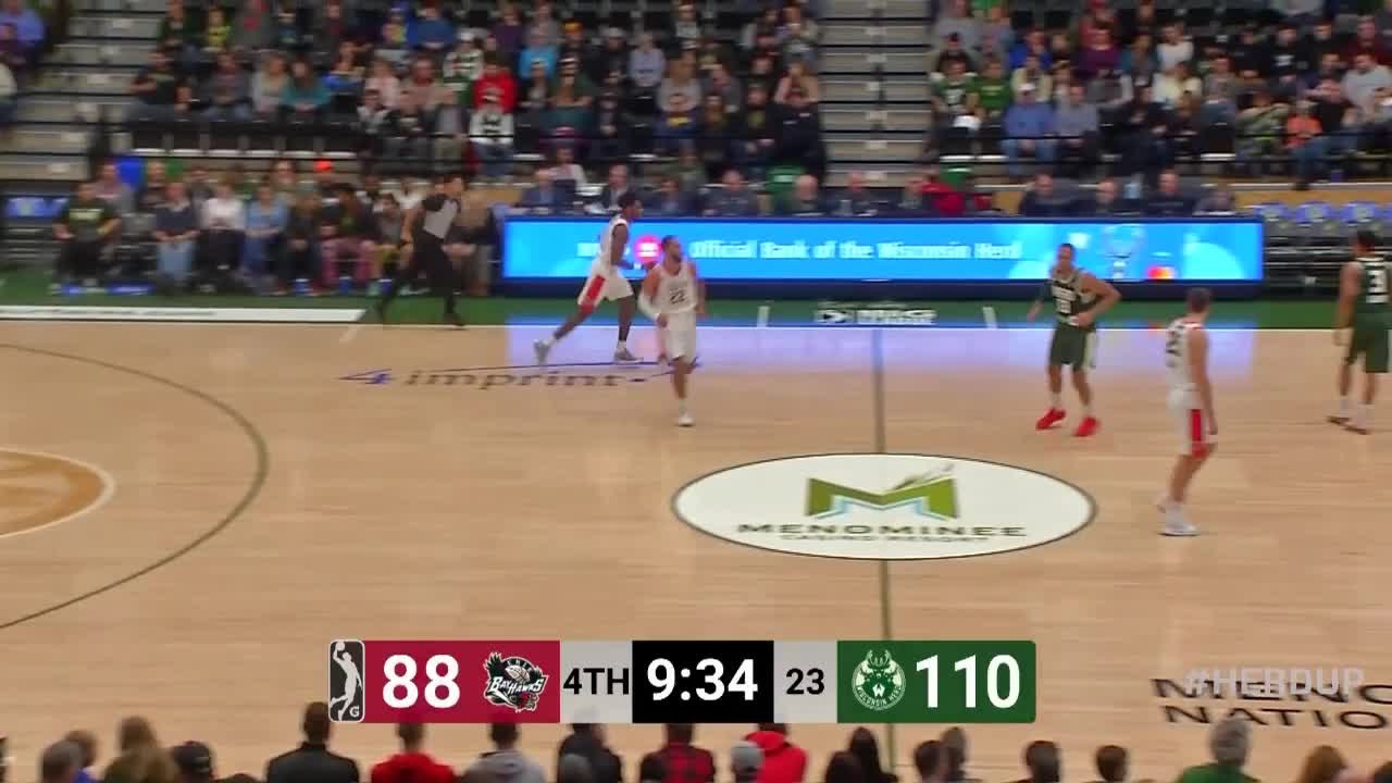 Aubrey Dawkins attacks the rim!