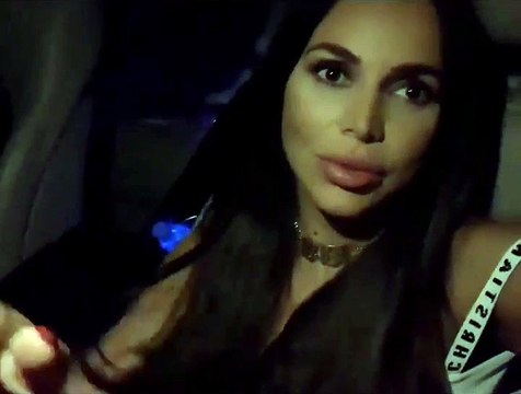 Алисия НЕ спира да пее!