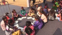 Dioses y criaturas indias cobran vida en un festival para niños de Nueva Delhi