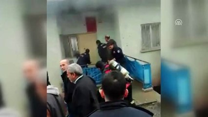 Malatya'da yangın çıkan evde mahsur kalanları itfaiye kurtardı