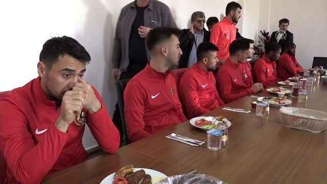 Eskişehir Valisi Özdemir Çakacak: Eskişehirspor, Süper Lig'i hak eden bir kulüp - ESKİŞEHİR