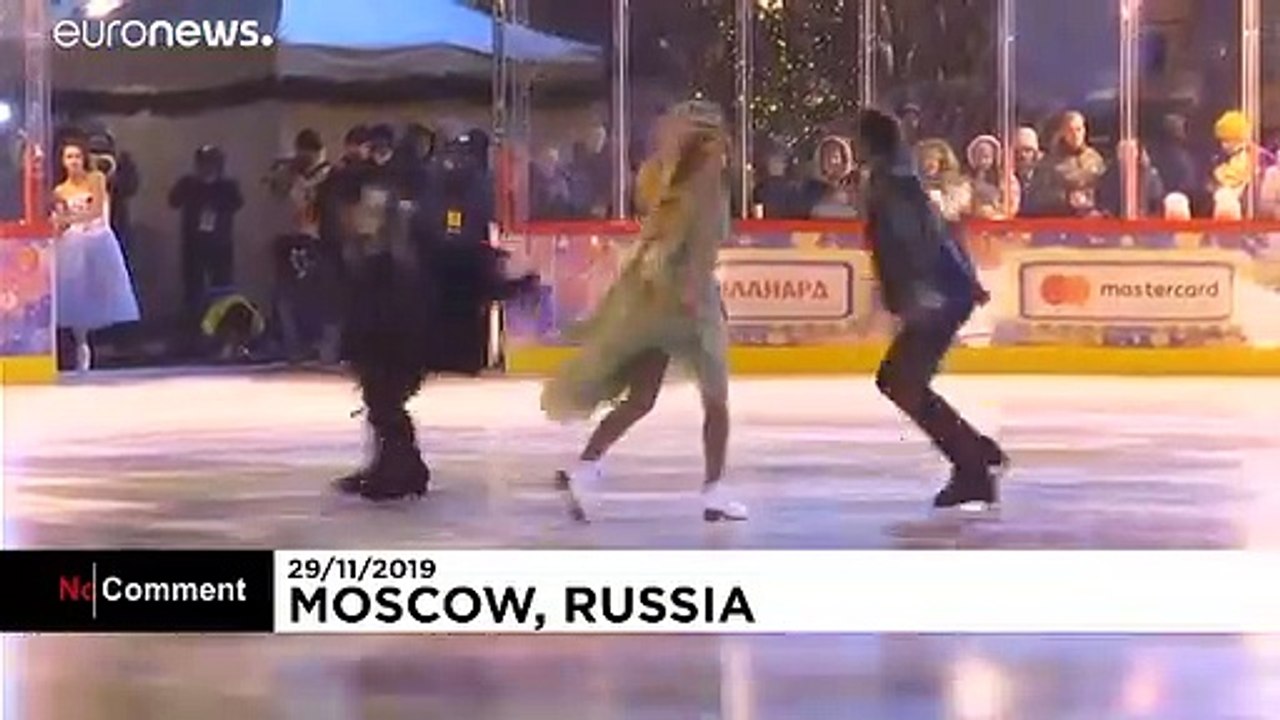 GUM-Eisbahn eröffnet: Stars glänzen auf dem Roten Platz