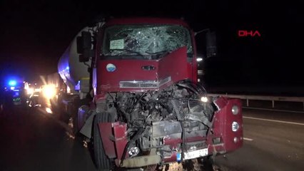 Tır'a çarpan tankerin sürücüsü yaralandı