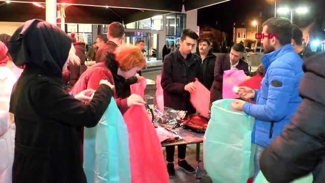 Tokat engelsiz bir dünya için 150 dilek feneri uçurdular