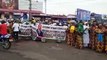 L'ambiance au rond-point de l'aéroport de Conakry en attendant l'arrivée d'Alpha Condé