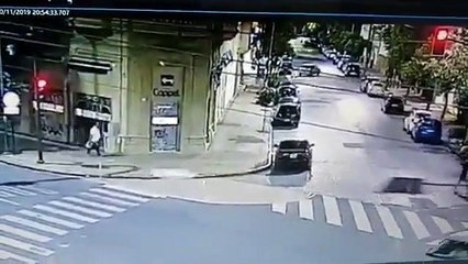 Robo frustrado frente a un shopping en La Plata