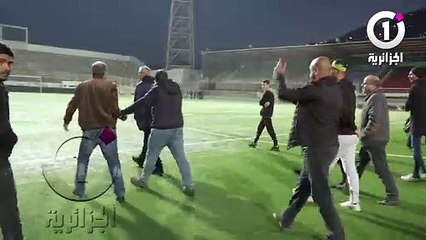 Conspué par les supporters du MCA, Casoni veut en venir aux mains !