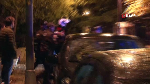 Beşiktaş’ta Şairler Parkındaki Melih Cevdet Anday heykeli yakıldı