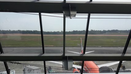 Filmei a decolagem de um Boeing 737 cargueiro no Mirante do Aeroporto de Manaus