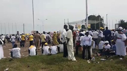 Des partisans d'Alpha Condé l'attendent au palais du peuple