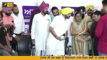 ਨਵਜੋਤ ਸਿੱਧੂ ਨੂੰ ਆਪ ਦਾ ਸੱਦਾ AAP invited Navjot Sidhu and 40 other Congress MLAs