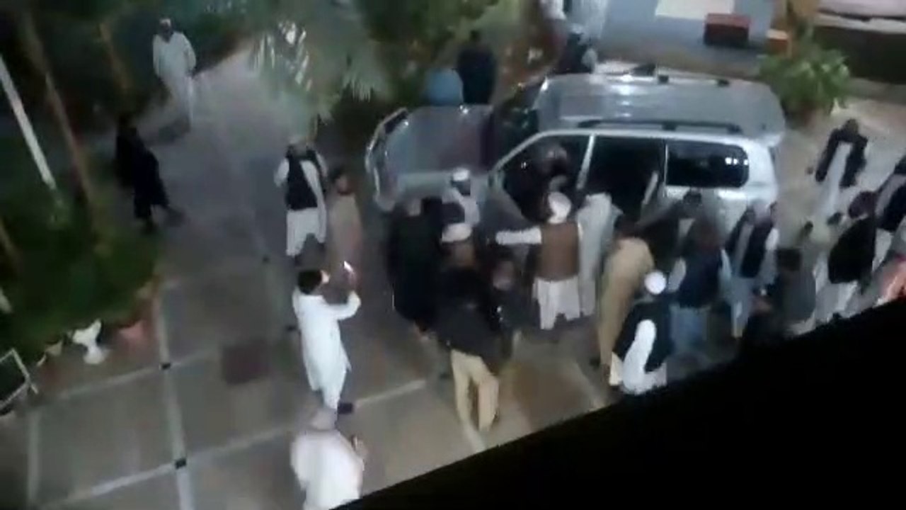 کراچی مفتی زرولی خان مدرسے میں قائد جمعیت کا آمد