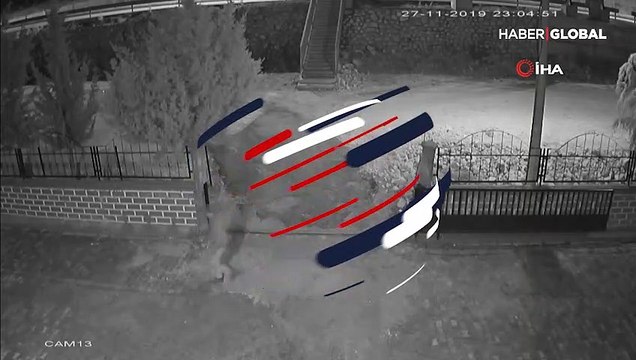 Yakalanmamak için emekleyerek dolaştı ama kameralardan kaçamadı