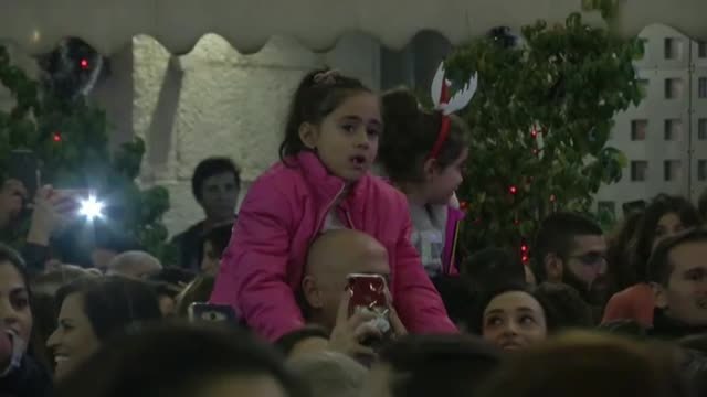 Belén enciende su tradicional árbol de Navidad