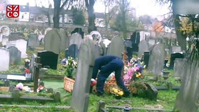 Eşinin mezarında rezalet