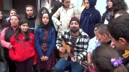 Doğu Ekspresi ile Kars'a gelip çocukların yüzünü güldürdüler