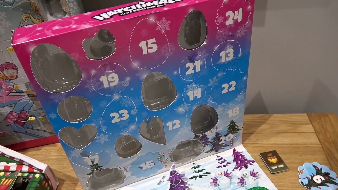 Sophia, Isabella e Alice Brincando com Brinquedos do Natal e da Barbie Boneca