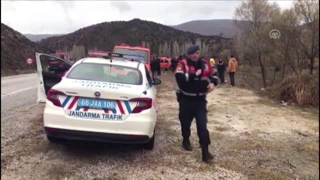 Hentbol takımını taşıyan minibüs kaza yaptı (1)