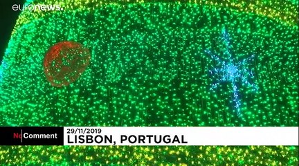 Los árboles de Navidad iluminan calles y plazas