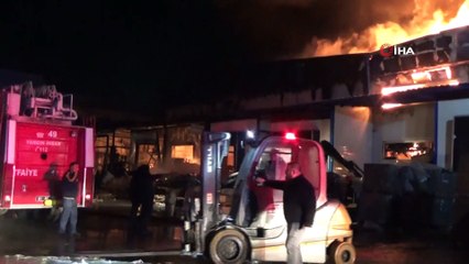 Otomotiv yedek parçaları üreten fabrikada yangın devam ediyor