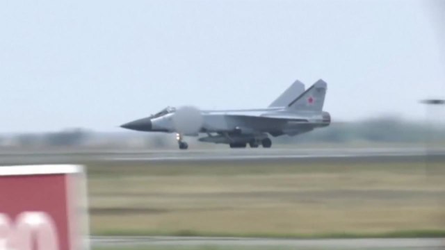 러, 극초음속 미사일 '킨잘' 북극서 발사 시험 / YTN