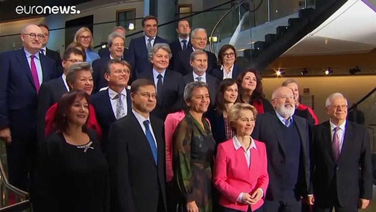 Mit dem Koffer ins Büro: Von der Leyen zieht in Brüssel ein