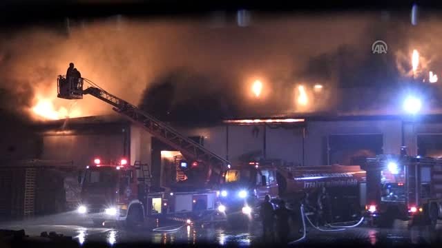 Fabrikada çıkan yangın söndürülmeye çalışılıyor - Düzce Valisi Zülkif Dağı - DÜZCE