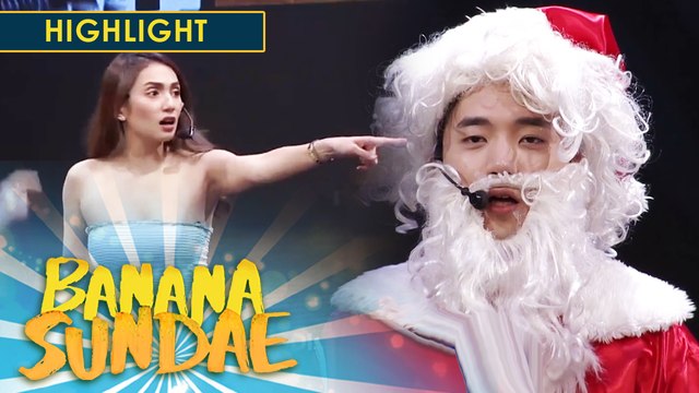 Santa Claus steals a kiss | Banana Sundae