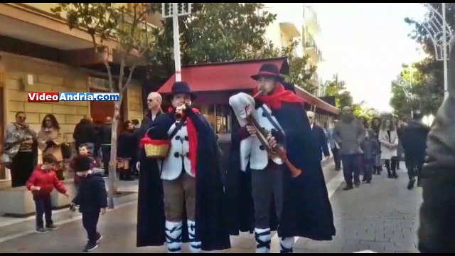 Andria: Zampognari in viale Crispi
