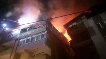 Ataşehir'de 4 katlı binanın çatısı alev alev yandı