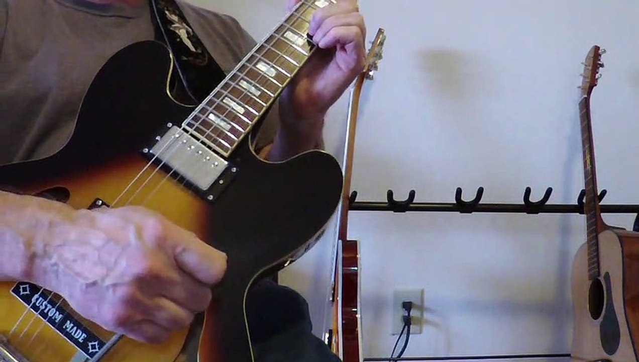 Epiphone ES-335 Pro - Overdriven and Clean Tones through Cheap Vox DA5 Practice Amp