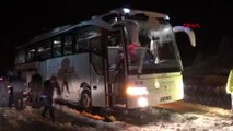 Erzincan sporcuları taşıyan otobüs yolda kaldı