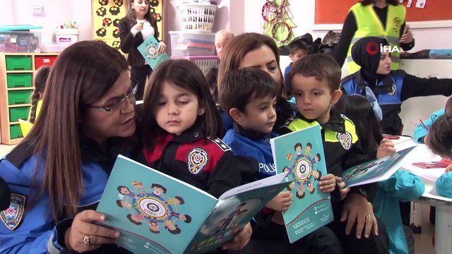 Kadın polis memurunun hazırladığı hikaye kitabı ana okullarına dağıtılıyor