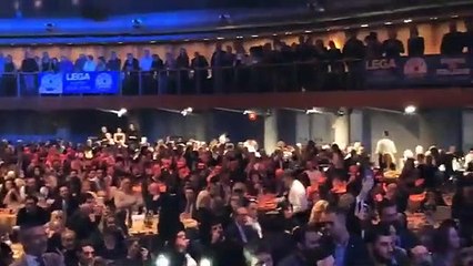 Descargar video: Salvini a Firenze- Devono lavorare tutti, non solo gli amici degli amici (30.11.)