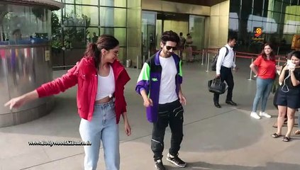 Deepika Padukone Fun Dance With Pati Patni Aur Woh Actor Kartik Aryan At Airport