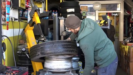 Lastikçilerin yoğun kış lastiği mesaisi devam ediyor