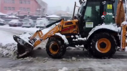 Karlıova’da zorlu karla mücadele mesaisi başladı
