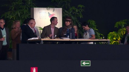 Así se lo pasa la infanta Elena en la hípica con sus amigas