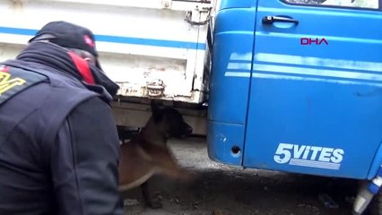 Kamyonette 18,5 kilo esrar bulundu