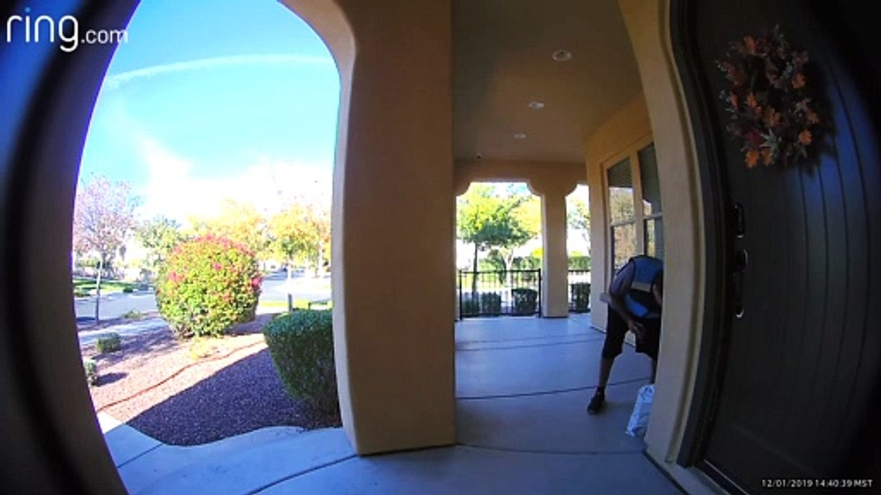 Amazon : ce livreur prend la photo.. et repart avec le paquet !