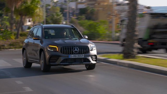 The new Mercedes-AMG GLB 35 4matic in Mountain gray Driving Video