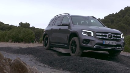 The new Mercedes-Benz GLB 200 d 4MATIC in Mountain gray Driving Video