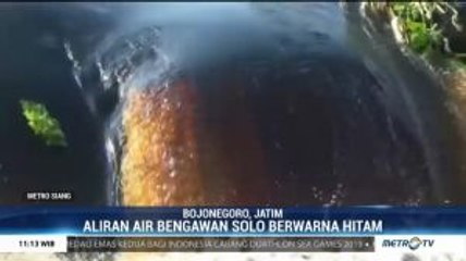 Air Bengawan Solo di Bojonegoro Berwarna Hitam Kemerahan